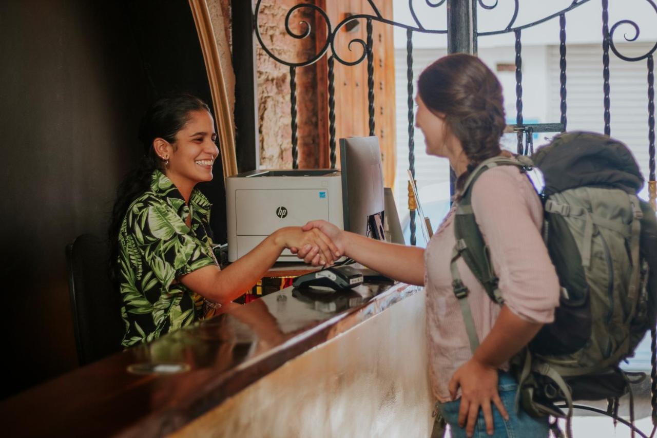 Seven Nights Hostel Cartagena Bagian luar foto