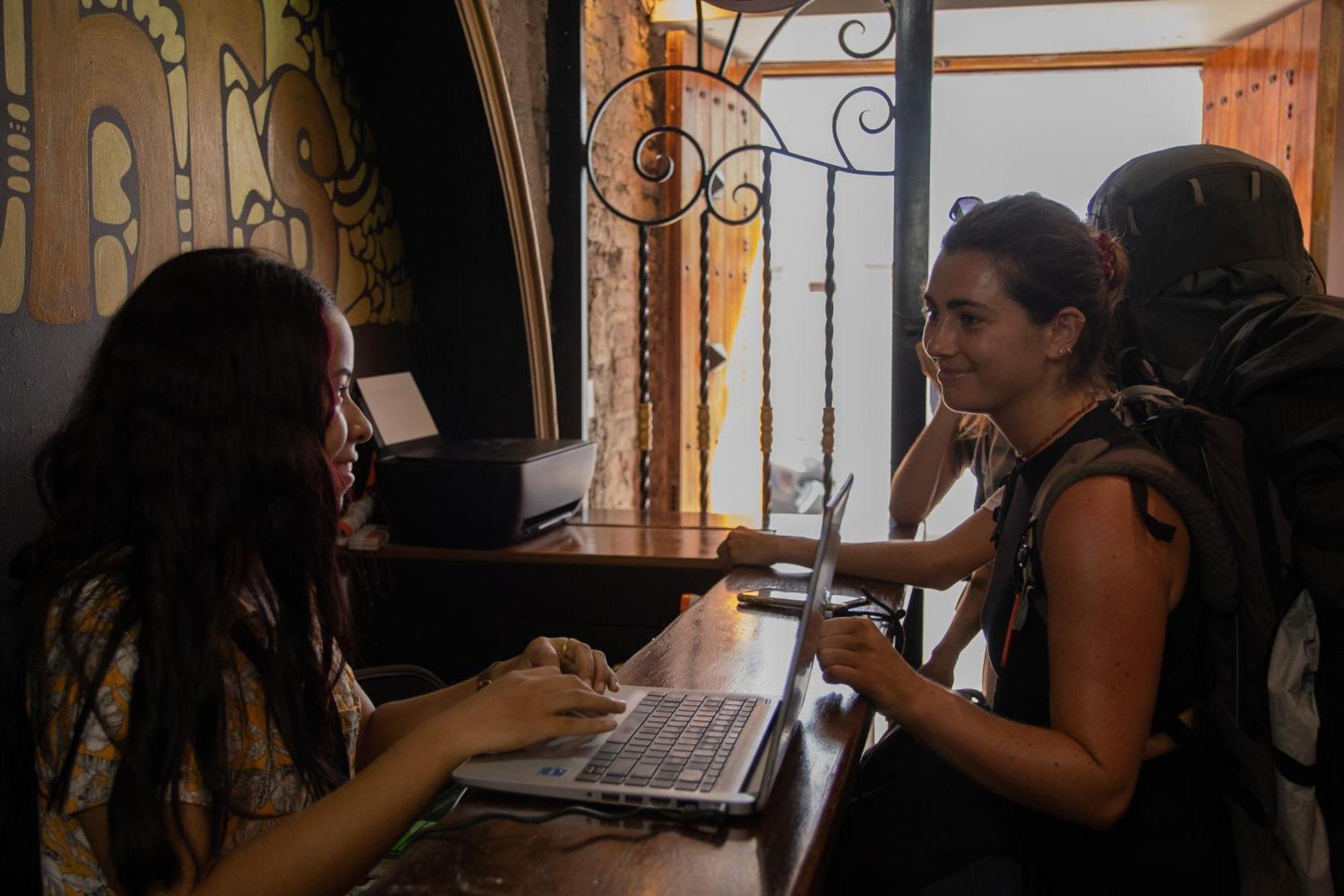 Seven Nights Hostel Cartagena Bagian luar foto